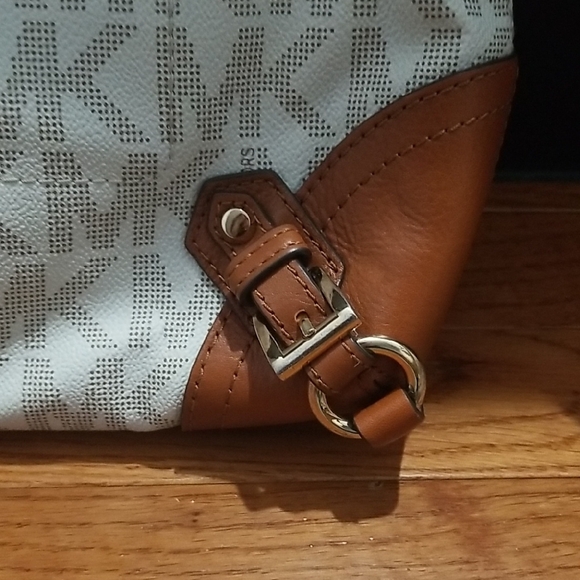 Michael Kors Brown and Cream Crossbody Leather Bag - Picture 9 of 11